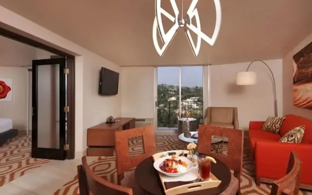 Double Fit for a King Suite