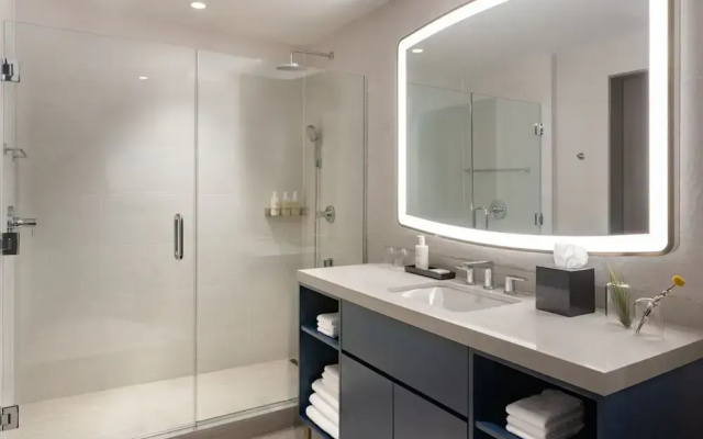 Standard Quadruple room with balcony and beachfront