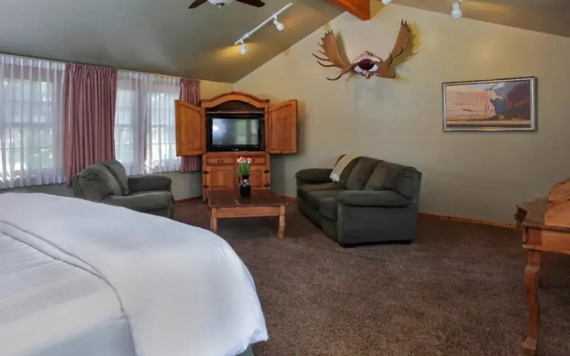 Deluxe Suite