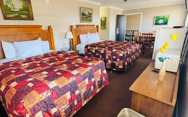 Deluxe Quadruple room with city view