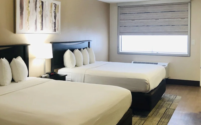 Standard Sextuple Family room