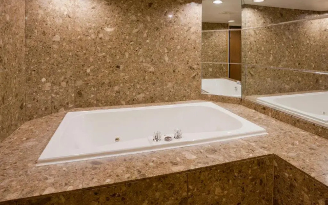 Suite with lake view