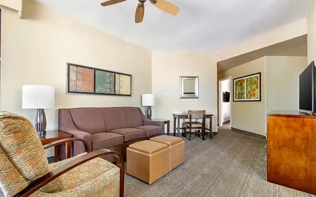 3 Bedrooms Sextuple Suite
