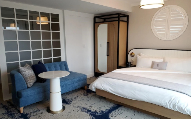 Standard Double Penthouse room with balcony and with city view