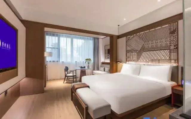 Premier room