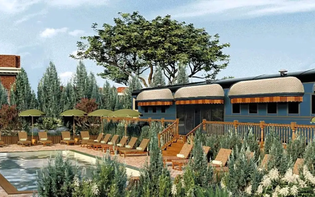 Suite with pool view