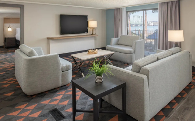 1 Bedroom Suite with balcony and with courtyard view