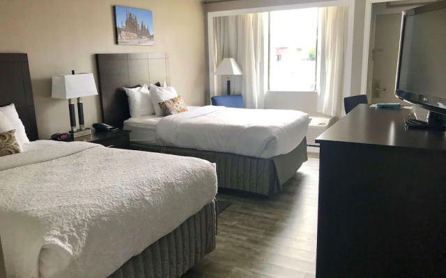Standard Quadruple room with view