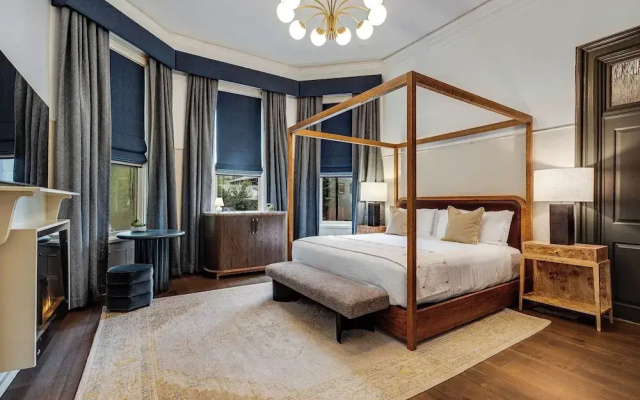 Deluxe Double room with pool view