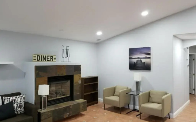 4 Bedrooms Cottage