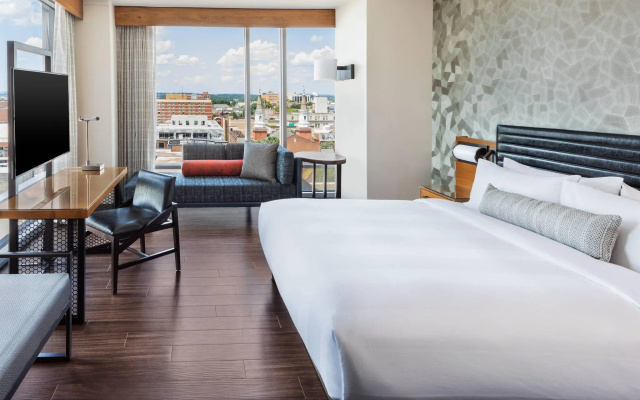 Deluxe Double room with city view