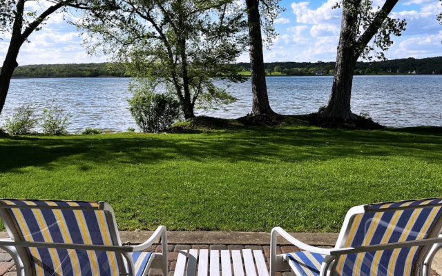 Standard Double Basement room with lake view
