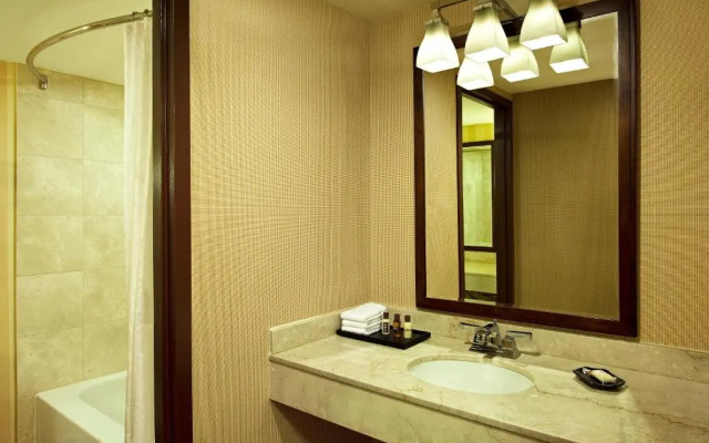 Standard Quadruple room with partial view