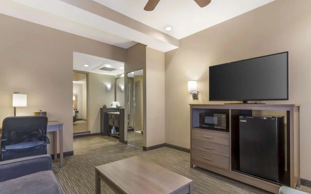 2 Bedrooms Double Suite