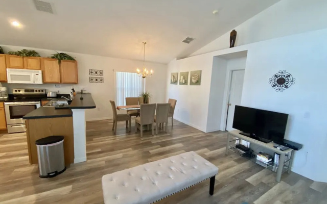 4 Bedrooms Executive Cottage with pool view