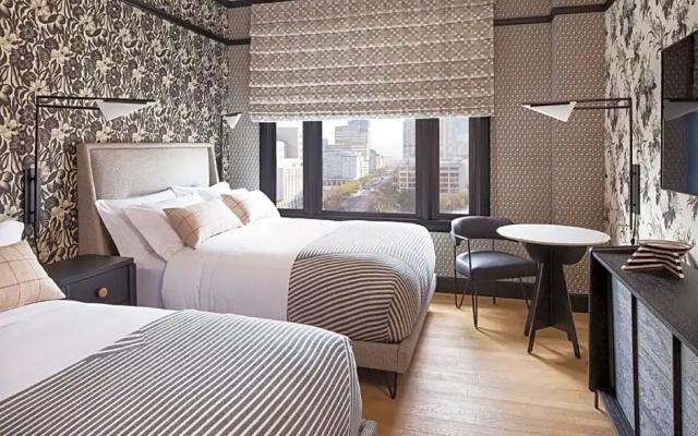 Premier Quadruple room with city view