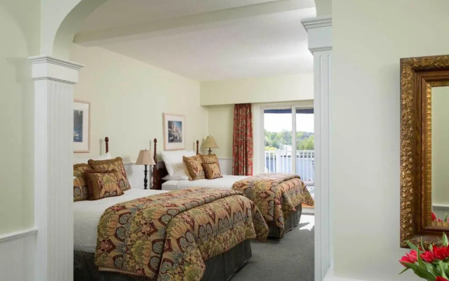 Standard Quadruple room with land view