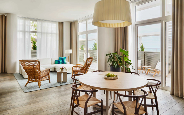 1 Bedroom Suite with pool view