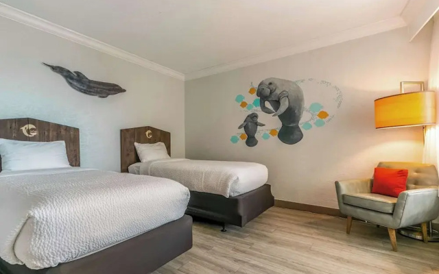Sextuple Family Suite with partial ocean view