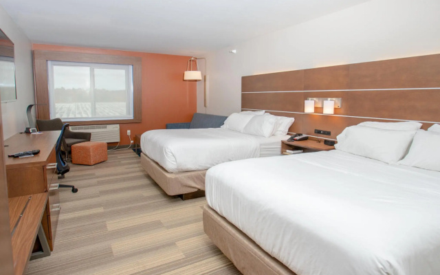 Deluxe Quadruple Suite