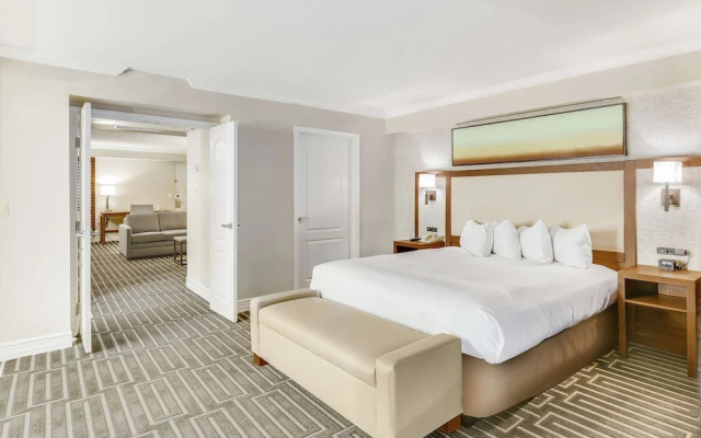 1 Bedroom Ambassador Suite