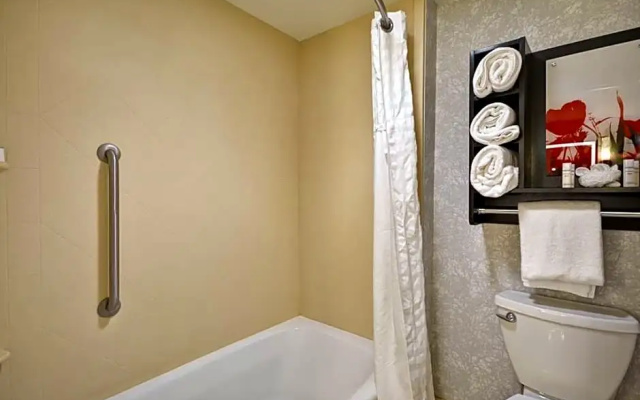 2 Bedrooms Sextuple Suite