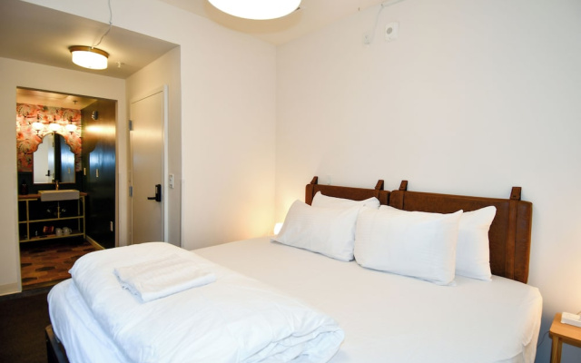 Standard Double room with partial view