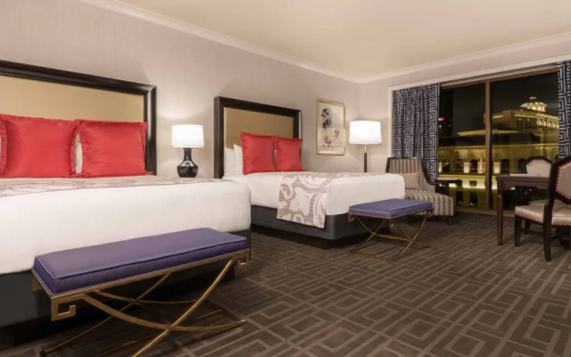 Palace Quadruple room Strip View