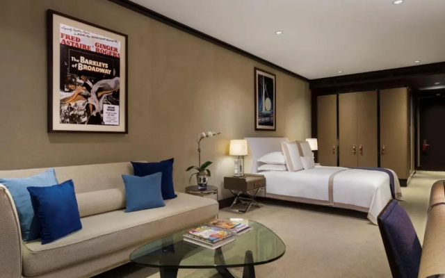 Junior Suite with street view