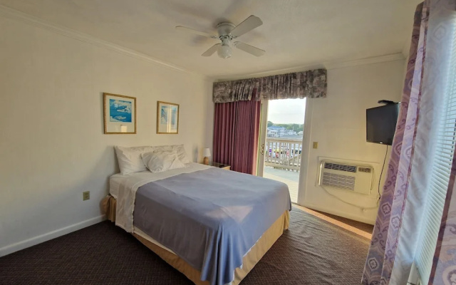 Standard Double room with partial ocean view
