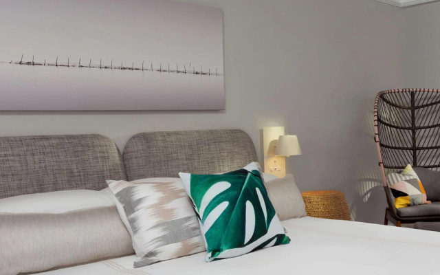 Standard Double room with city view