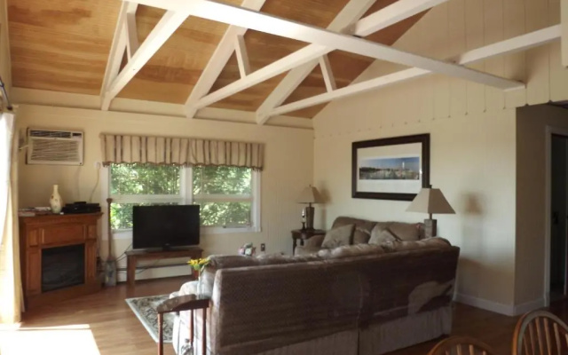 2 Bedrooms Cottage