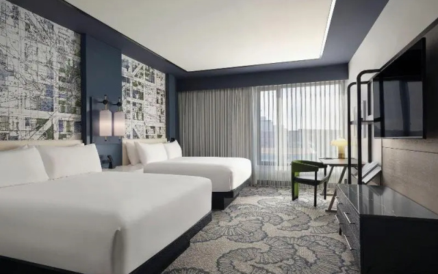 Deluxe Quadruple room with city view