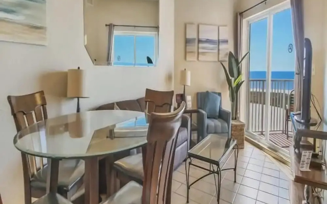 2 Bedrooms Standard Family room with balcony and with bay view