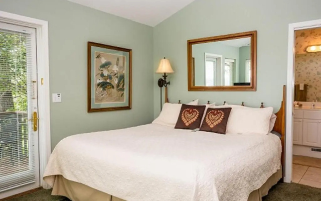 Suite with lake view