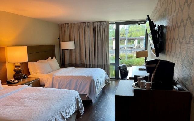 Premium Quadruple room with pool view