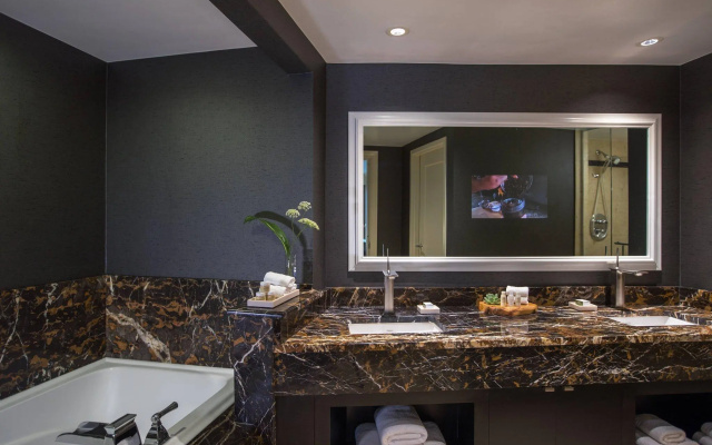 1 Bedroom Presidential Double Club Suite with balcony