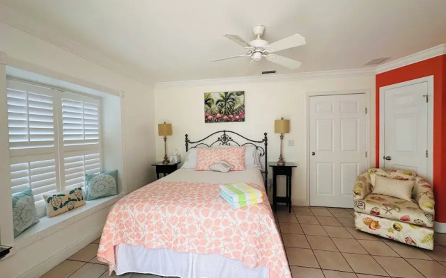 Standard Double room with partial ocean view
