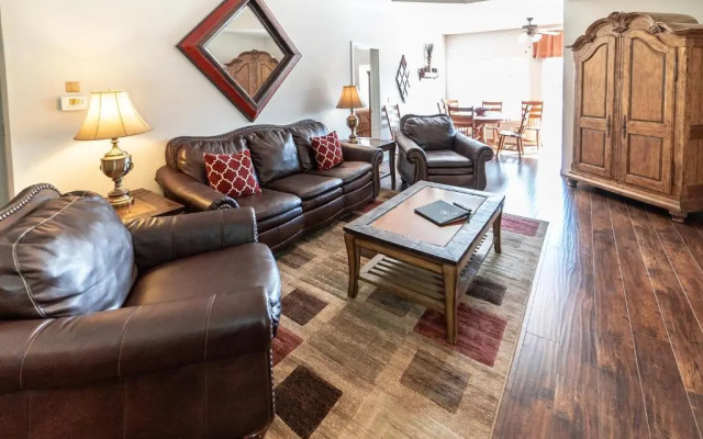 4 Bedrooms Apartment