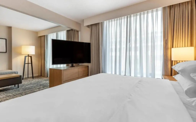 1 Bedroom Club Suite with city view