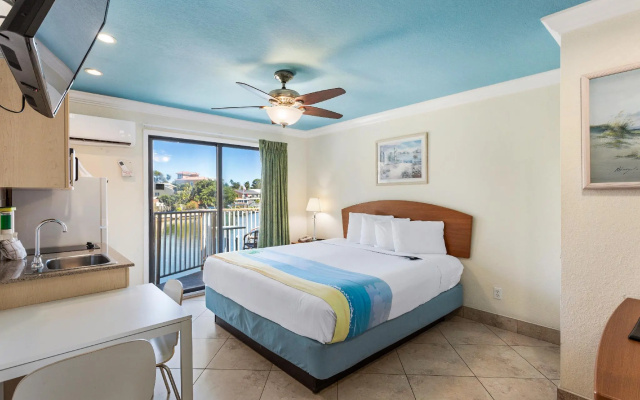 Double Suite with balcony and with bay view