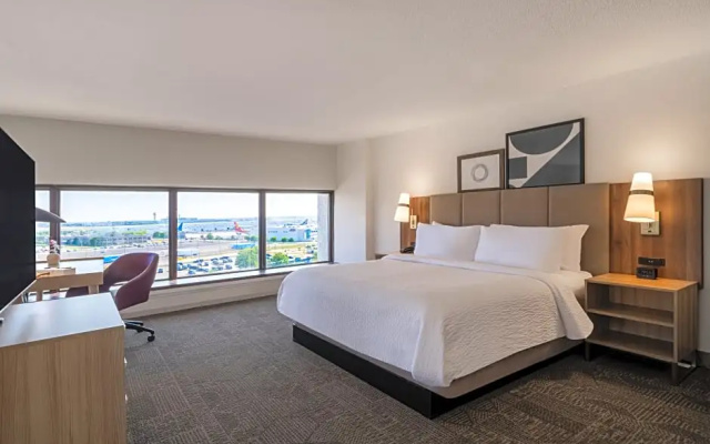 1 Bedroom Double Penthouse Suite with view