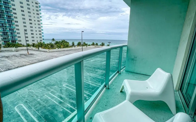 1 Bedroom Deluxe Apartment with partial ocean view