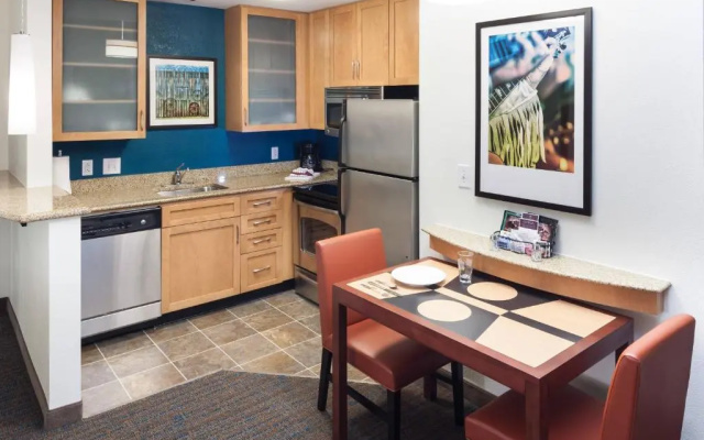 Deluxe Studio