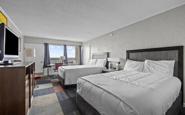 Economy Quadruple room oceanfront