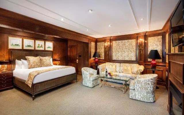 Deluxe Quadruple room