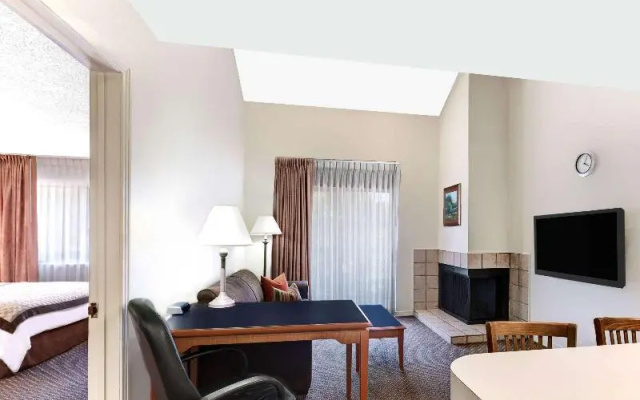 Deluxe Double Suite