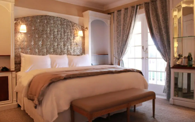 Grand Suite with balcony and with river view