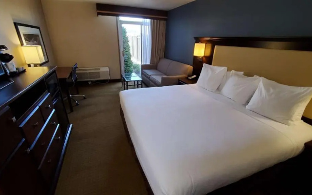 Standard room with courtyard view