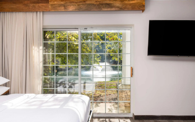 Standard Quadruple room with courtyard view